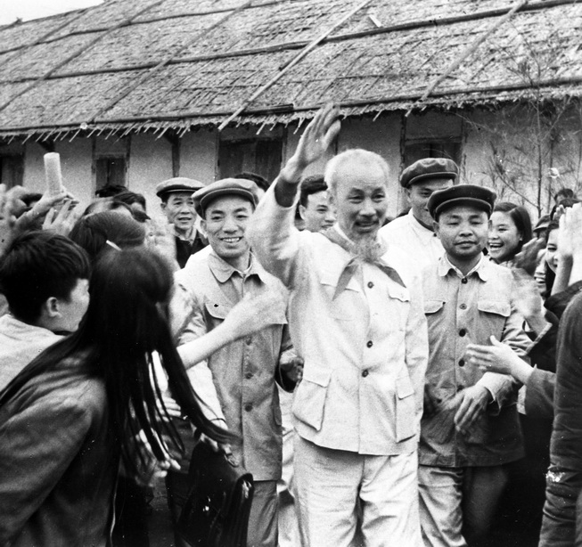 chua-benh-quan-lieu-cua-can-bo-dang-vien-theo-tu-tuong-ho-chi-minh.jpg