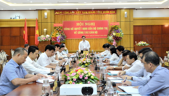 toan cảnh buoi làm việc.jpg