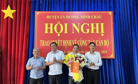 Huyện ủy Dương Minh Châu công bố Quyết định về công tác cán bộ tại xã Lộc Ninh