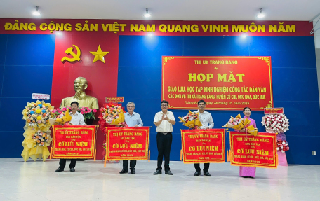 Họp mặt, giao lưu học tập kinh nghiệm công tác dân vận 4 huyện Trảng Bàng (Tây Ninh), Đức Hòa - Đức Huệ (Long An) và Củ Chi (Thành phố Hồ Chí Minh)