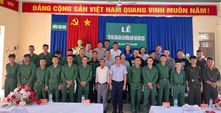 Lãnh đạo thị xã Trảng Bàng gặp mặt động viên tân binh trước ngày lên đường nhập ngũ