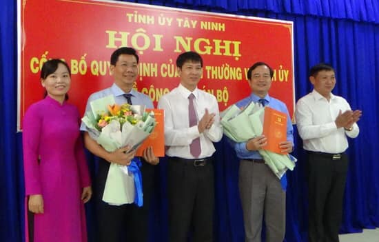 Ban Tổ chức Tỉnh ủy Tây Ninh tổ chức lễ công bố quyết định của Ban Thường vụ Tỉnh ủy về công tác cán bộ tại Đảng bộ thành phố Tây Ninh.
