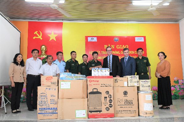 Tổ chức di cư thế giới:  Tài trợ gói thiết bị y tế 500 triệu đồng cho BĐBP Tây Ninh phòng chống dịch Covid-19 