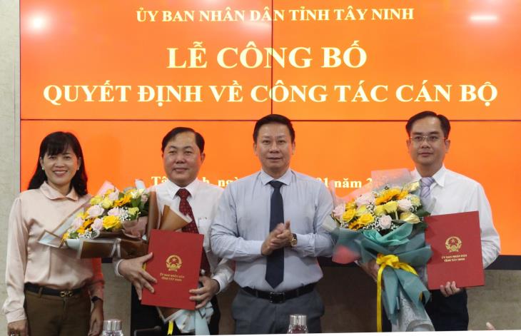 Trao Quyết định bổ nhiệm Lãnh đạo Văn phòng UBND tỉnh