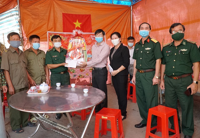 Lãnh đạo tỉnh Tây Ninh thăm, chúc Tết các đơn vị lực lượng vũ trang 