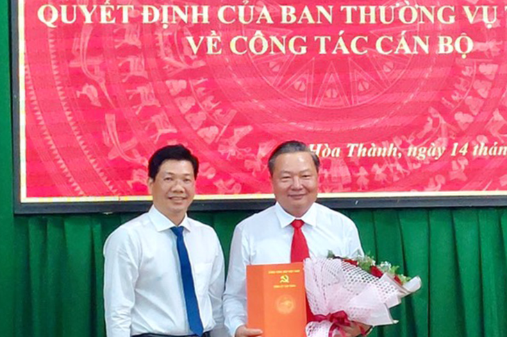 Đồng chí Trần Văn Khải giữ chức Bí thư Thị uỷ Hoà Thành