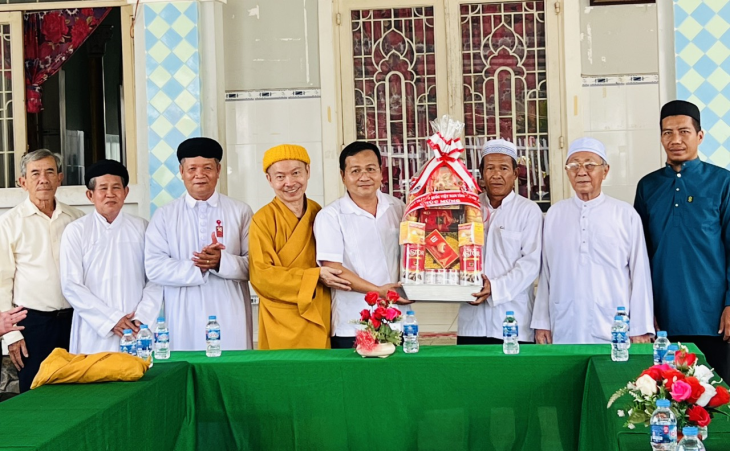 Ủy ban MTTQ Việt Nam tỉnh: Thăm, chúc mừng cộng đồng hồi giáo Islam tỉnh  nhân dịp Lễ xả chay (Roya Ramadhan) năm 2023 