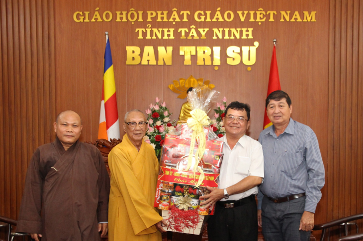 Tây Ninh: Lãnh đạo tỉnh thăm chức sắc Phật giáo tiêu biểu