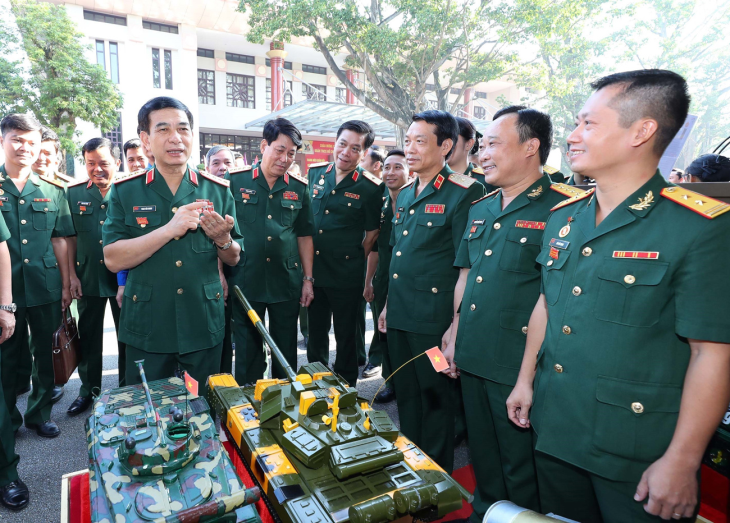 Đấu tranh chống âm mưu “phi chính trị hóa” quân đội - một nhiệm vụ quan trọng, cấp bách hiện nay