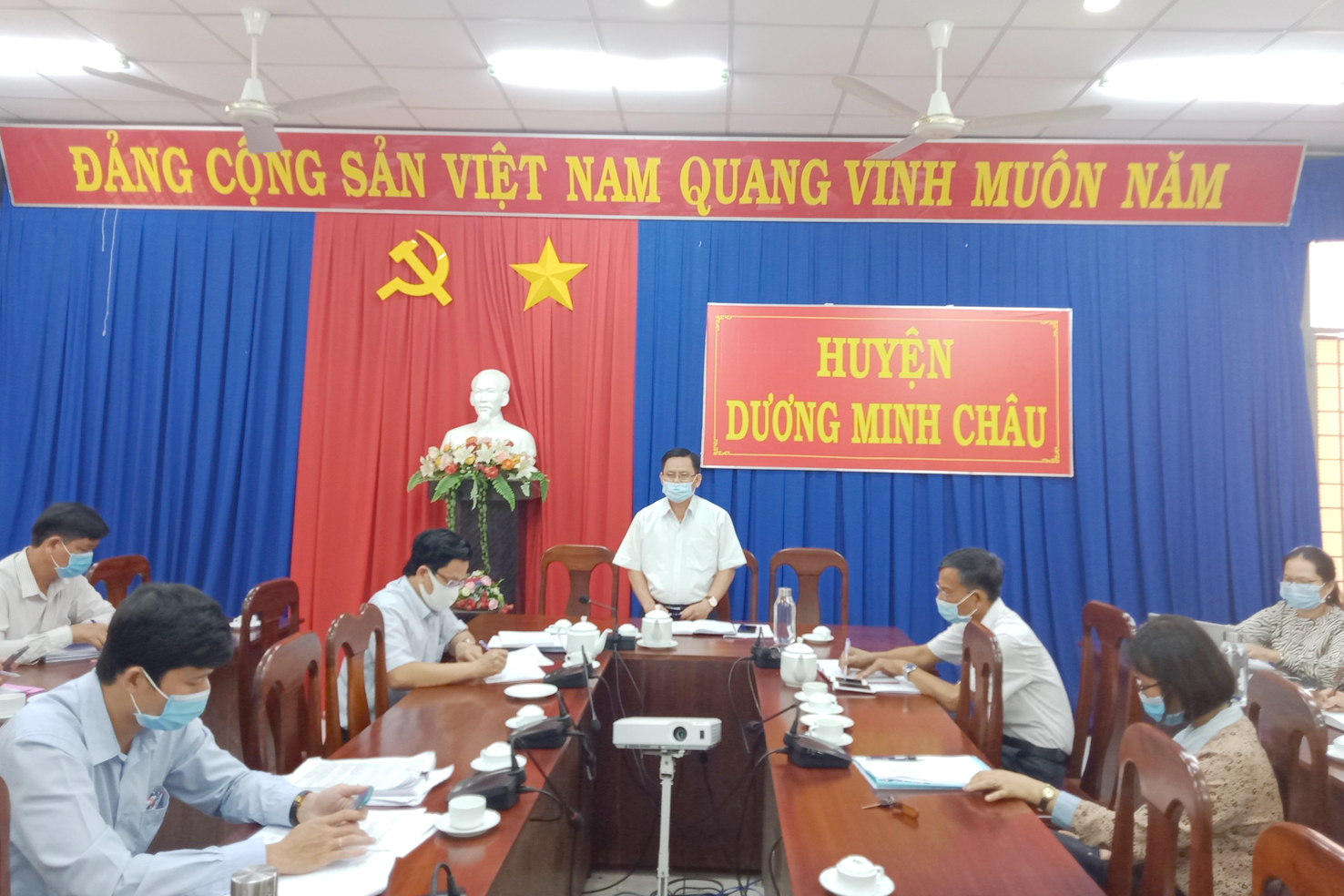 FILE_20210506_091221_ông Phạm Văn Tín - Chủ tịch Ủy ban bầu cử huyện phát biểu chỉ đạo tại cuộc họp.jpg