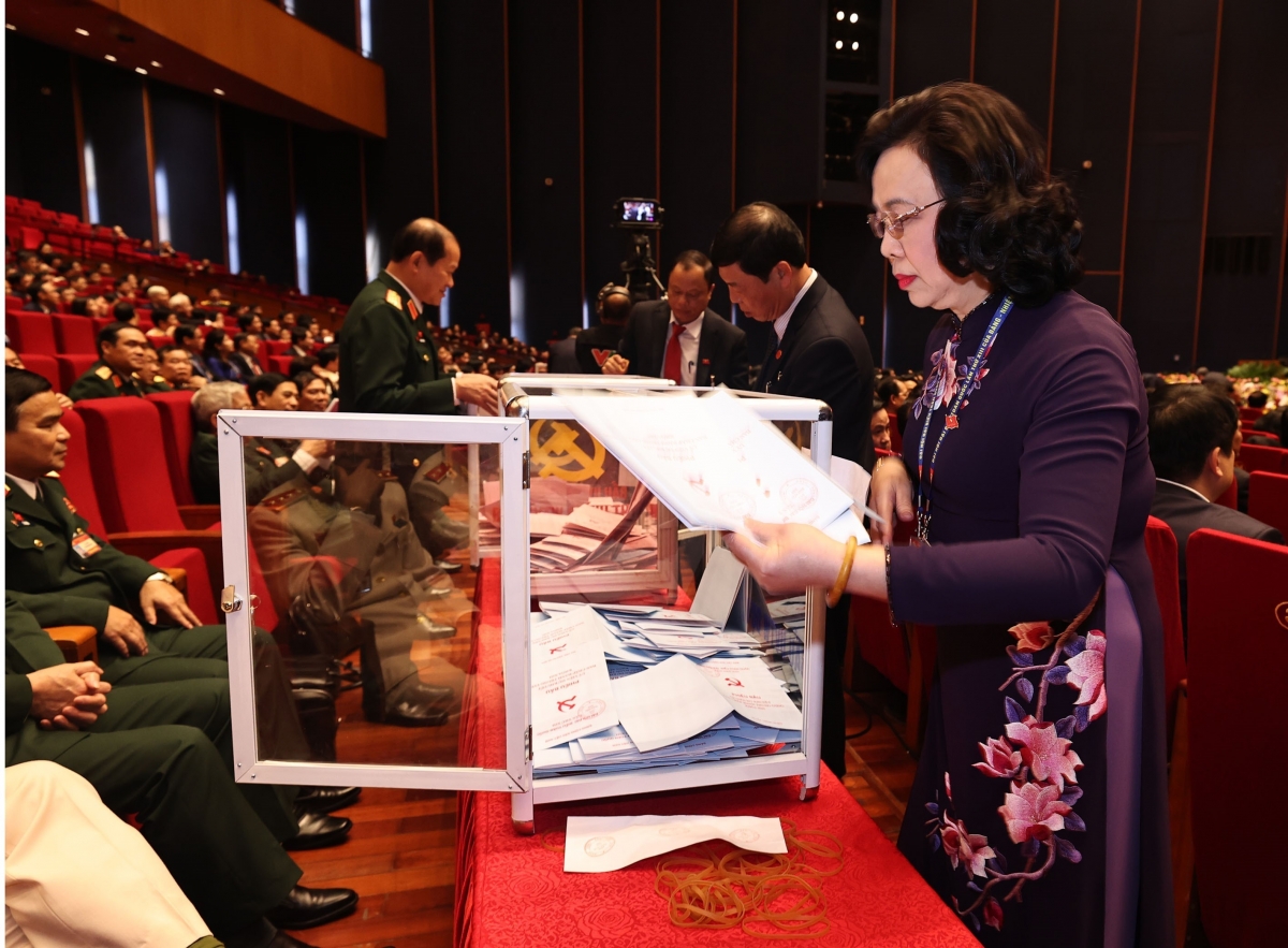 vna_potal_dai_hoi_xiii_bo_phieu_bau_ban_chap_hanh_trung_uong_khoa_xiii.jpg
