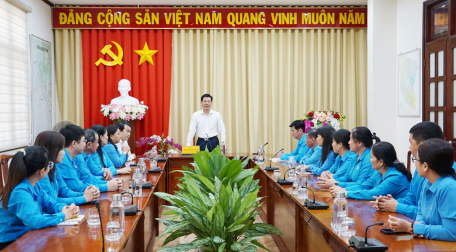 Phó Bí thư Tỉnh uỷ Nguyễn Mạnh Hùng: Gặp mặt đoàn đại biểu Tây Ninh tham dự Đại hội Công đoàn Việt Nam