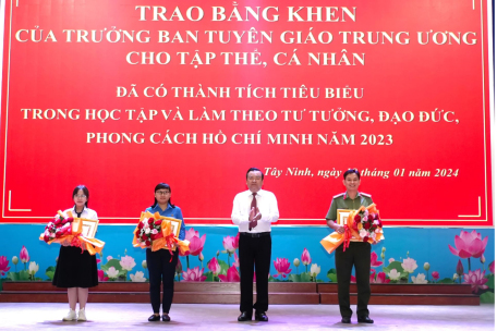 Mỗi năm một chuyên đề học tập và làm theo tư tưởng, đạo đức, phong cách Hồ Chí Minh: Góp phần quan trọng xây dựng, chỉnh đốn Đảng