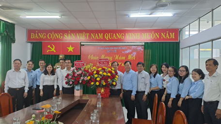Ban Nội chính Tỉnh uỷ - Đảng uỷ khối Cơ quan và Doanh nghiệp tỉnh: Thăm, chúc mừng ngành Y tế Tây Ninh