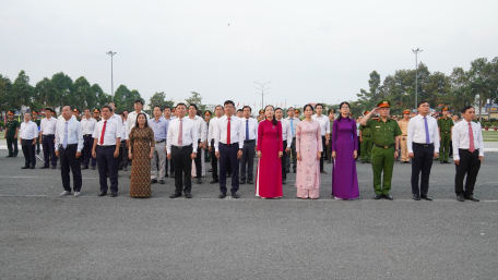 Thành phố Tây Ninh: Viếng Đài tưởng niệm anh hùng liệt sĩ tỉnh nhân dịp mừng Đảng mừng Xuân Giáp Thìn