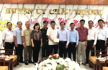 Đồng chí Nguyễn Hồng Thanh - Trưởng Ban Nội chính Tỉnh ủy thăm, chúc Tết Ban Thường vụ Huyện ủy Châu Thành