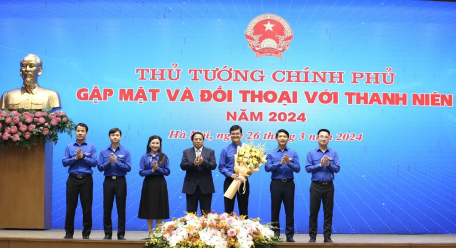 Thủ tướng Phạm Minh Chính tặng hoa chúc mừng 93 năm Ngày thành lập Đoàn TNCS Hồ Chí Minh