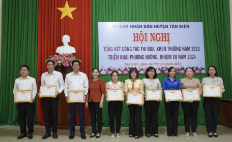 Tân Biên: Tổng kết Công tác thi đua khen thưởng năm 2023