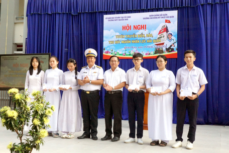Ban Tuyên giáo Tỉnh uỷ Tây Ninh và Trường Cao đẳng Kỹ thuật Hải quân tiếp tục tăng cường phối hợp tuyên truyền biển, đảo