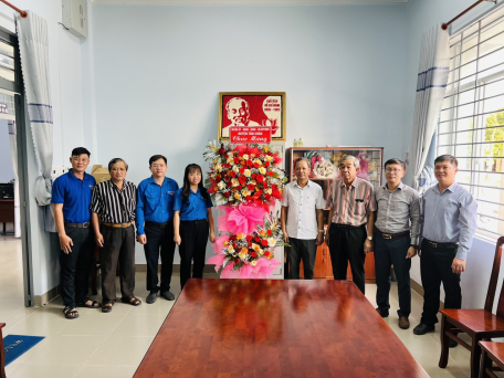 Tân Châu: Thường trực Huyện uỷ thăm, chúc mừng Huyện đoàn nhân kỷ niệm 93 năm Ngày thành lập Đoàn TNCS Hồ Chí Minh (26/3/1931-26/3/2024)