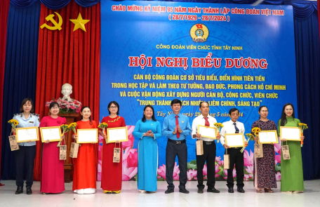 Công đoàn Viên chức tỉnh Tây Ninh: Biểu dương cán bộ công đoàn cơ sở tiêu biểu trong học tập và làm theo tư tưởng, đạo đức, phong cách Hồ Chí Minh