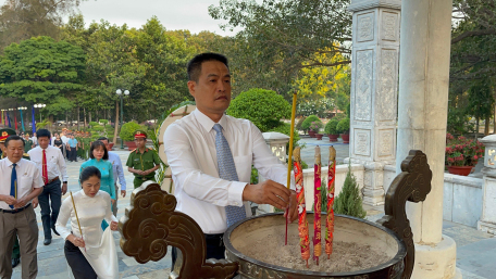 Lãnh đạo huyện Tân Biên viếng Nghĩa trang liệt sĩ Đồi 82 – Tây Ninh