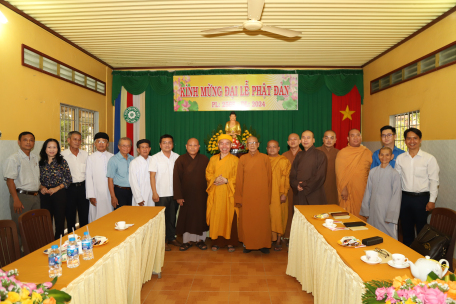 Lãnh đạo Uỷ ban MTTQ Việt Nam tỉnh thăm, chúc mừng Đại lễ Phật đản 2024