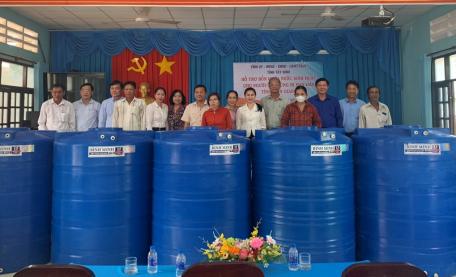 Tây Ninh hỗ trợ kinh phí mua bồn chứa nước sinh hoạt cho người dân các tỉnh Long An, Tiền Giang, Bến Tre và Cà Mau