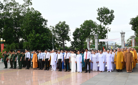 Uỷ ban Mặt trận Tổ quốc Việt Nam tỉnh: Viếng nghĩa trang liệt sĩ Trà Võ nhân kỷ niệm 77 năm Ngày Thương binh – Liệt sĩ