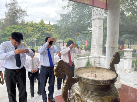 Lãnh đạo huyện Tân Biên viếng Nghĩa trang liệt sĩ Tân Biên (Đồi 82)  nhân kỷ niệm 79 năm Quốc khánh Nước Cộng hòa Xã hội Chủ nghĩa Việt Nam