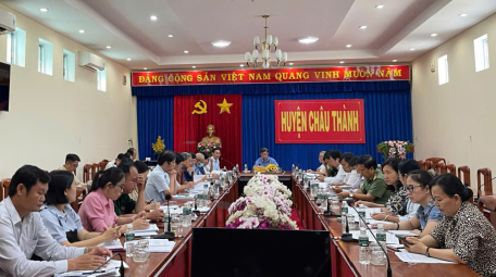 Tiểu ban văn kiện huyện Châu Thành thông qua dự thảo văn kiện Đại hội Đảng bộ huyện lần thứ XIII lần thứ nhất