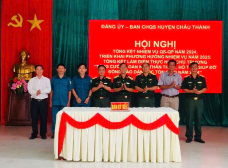 Thường trực Huyện ủy dự Hội nghị tổng kết nhiệm vụ quân sự - quốc phòng năm 2024, triển khai phương hướng, nhiệm vụ năm 2025.