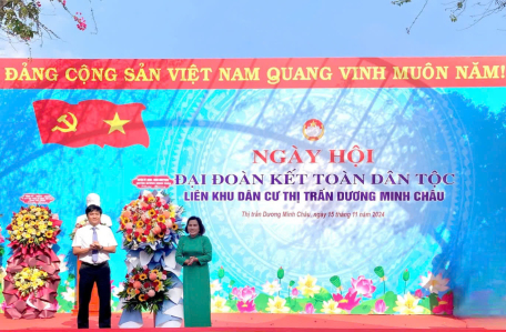 Bí thư Huyện uỷ dự Ngày hội Đại đoàn kết toàn dân tộc  liên khu dân cư thị trấn Dương Minh Châu năm 2024