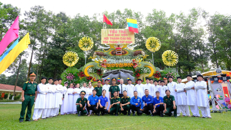 Hội trại giao lưu với các dân tộc, tôn giáo