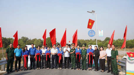 Tuổi trẻ Tây Ninh: Khánh thành công trình thanh niên “Thắp sáng đường tuần tra biên giới bằng đèn năng lượng mặt trời”