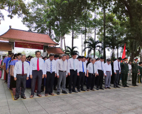 Huyện uỷ - Hội đồng nhân dân - UBND - UBMTTQ Việt Nam huyện Châu Thành viếng Nghĩa trang liệt sĩ nhân kỷ niệm 50 năm Ngày Giải phóng miền Nam, thống nhất đất nước (30/4/1975 – 30/4/2025).