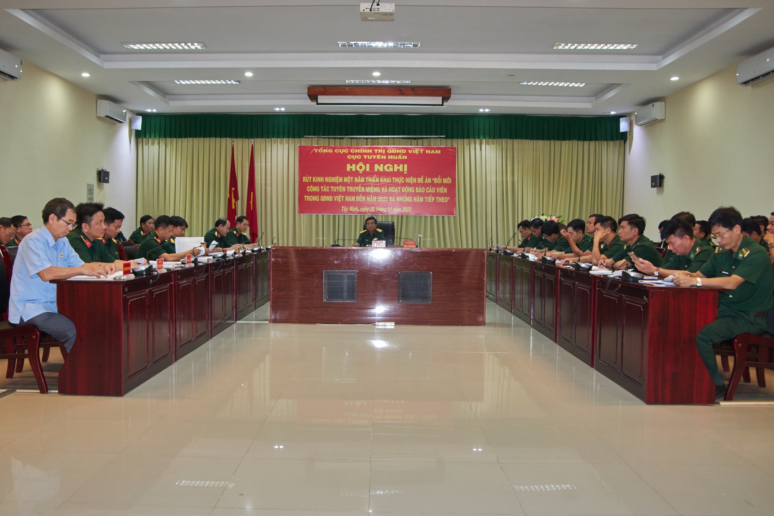 đồng chí Đại tá Đỗ Thành Việt - Phó Chính ủy Bộ CHQS tỉnh Tây Ninh chủ trì điểm cầu
