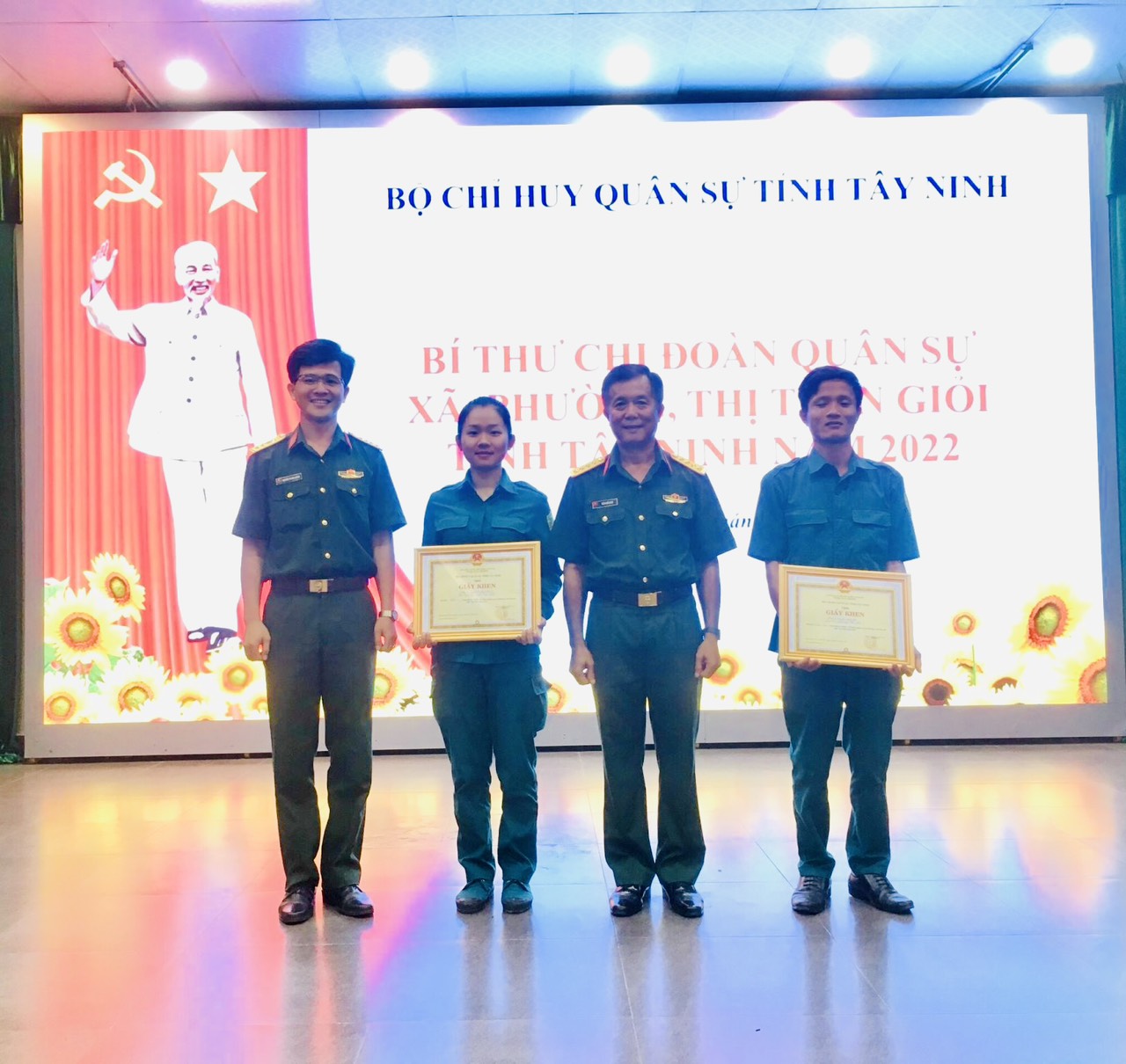 Đảng viên trẻ Nguyễn Thị Thúy Nhanh được trao giải Nhất trong Hội thi Bí thư Chi đoàn Quân sự xã, phường, thị trấn giỏi tỉnh Tây Ninh do Bộ Chỉ huy Quân sự tỉnh Tây Ninh tổ chức. 