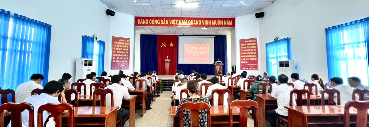 Huyện Châu Thành tổ chức khai giảng lớp Bồi dưỡng lý luận chính trị và nghiệp vụ dành cho cán bộ Hội Nông dân ở cơ sở năm 2024.