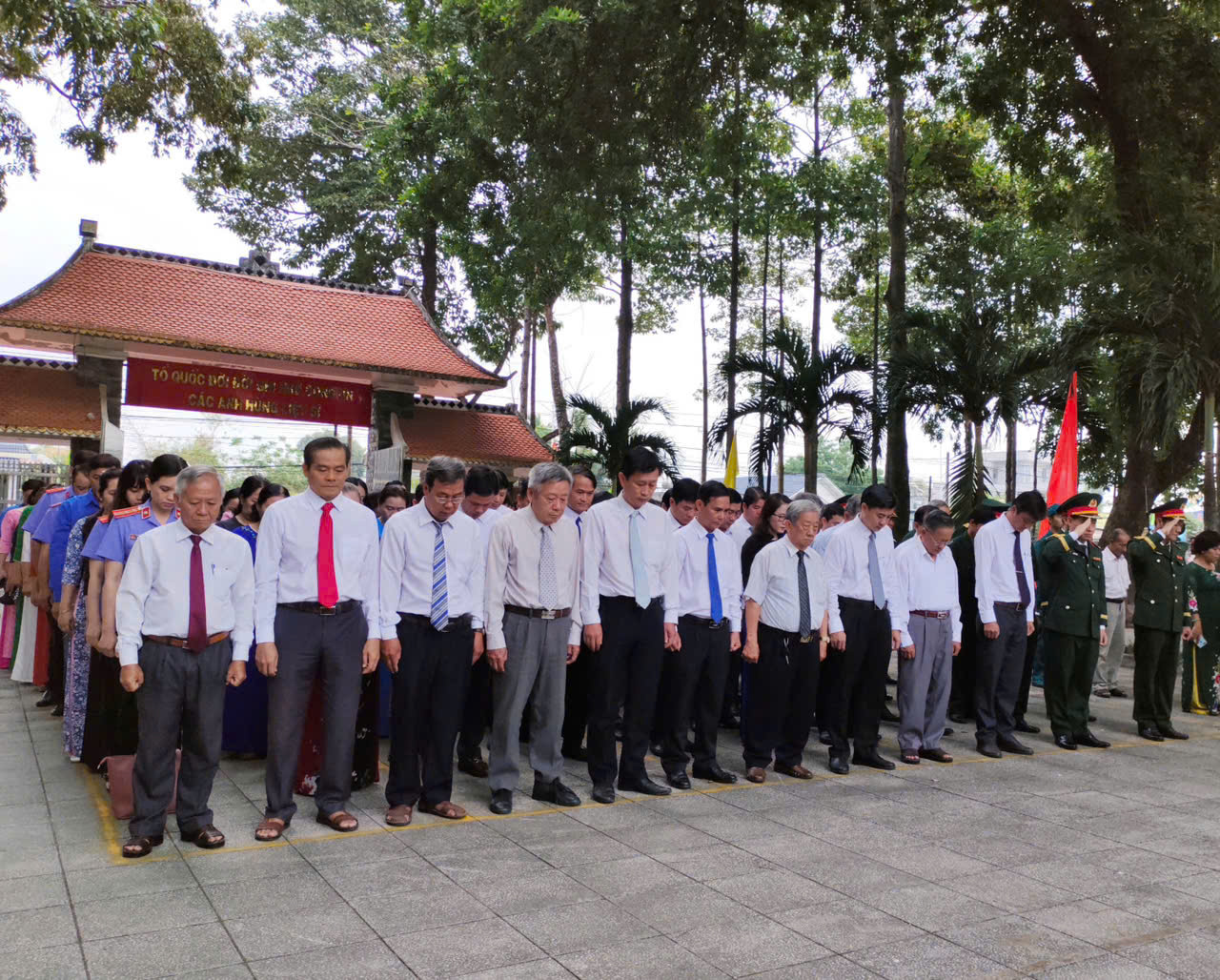 Huyện uỷ - Hội đồng nhân dân - UBND - UB Mặt trận Tổ quốc Việt Nam huyện Châu Thành viếng Nghĩa trang liệt sĩ nhân kỷ niệm 50 năm Ngày Giải phóng miền Nam, thống nhất đất nước (30/4/1975 – 30/4/2025).