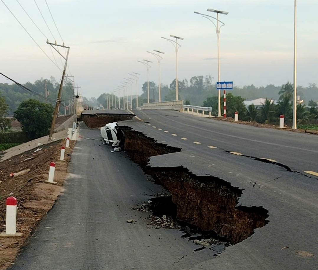 Thông tin về sự cố sụt, lún đường dẫn vào cầu Hoà Bình